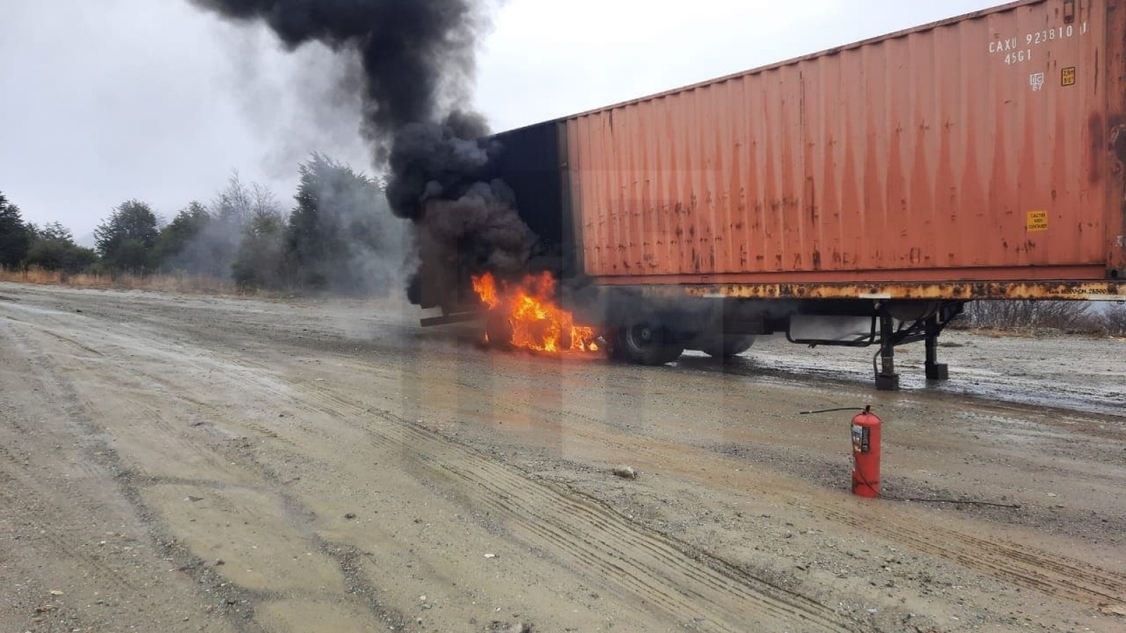 Incendio de un semirremolque en plena Ruta 3